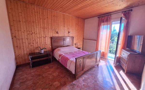 Maison à vendre    6 pièces •  Médis