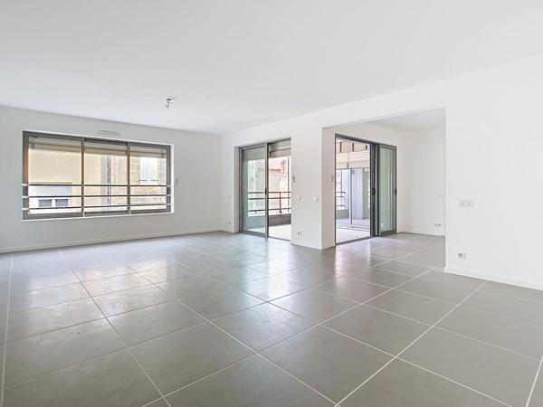 Appartement avec terrasse à vendre à Brive la Gaillarde - Quartier ancienne caserne - 2 chambres - Une terrasse - Pompe à chaleur