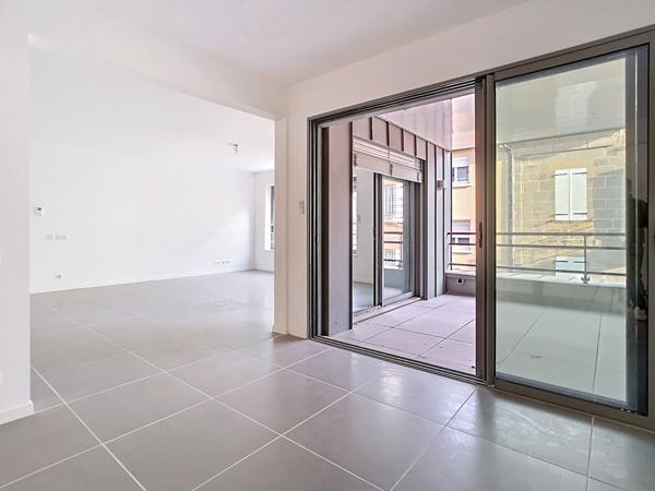 Appartement avec terrasse à vendre à Brive la Gaillarde - Quartier ancienne caserne - 2 chambres - Une terrasse - Pompe à chaleur