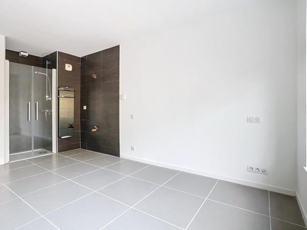 Appartement avec terrasse à vendre à Brive la Gaillarde - Quartier ancienne caserne - 2 chambres - Une terrasse - Pompe à chaleur