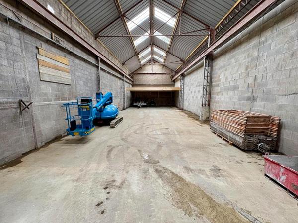 Hangar / Local d'activité avec fort potentiel sur Saint Amour- lot n°1
