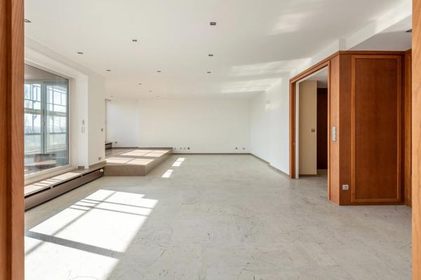 Saint-Didier-au-Mont-d'Or - Appartement d'exception de 248,89 m² - Piscine - Tennis - Garage double - Terrasses - 5 Chambres