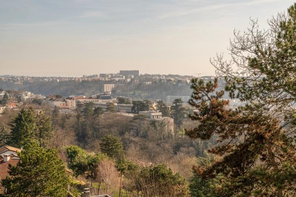 Saint-Didier-au-Mont-d'Or - Appartement d'exception de 248,89 m² - Piscine - Tennis - Garage double - Terrasses - 5 Chambres