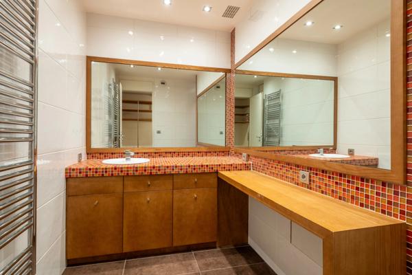 Saint-Didier-au-Mont-d'Or - Appartement d'exception de 248,89 m² - Piscine - Tennis - Garage double - Terrasses - 5 Chambres