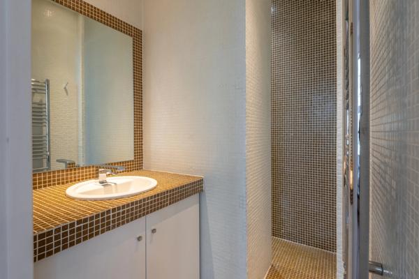Saint-Didier-au-Mont-d'Or - Appartement d'exception de 248,89 m² - Piscine - Tennis - Garage double - Terrasses - 5 Chambres