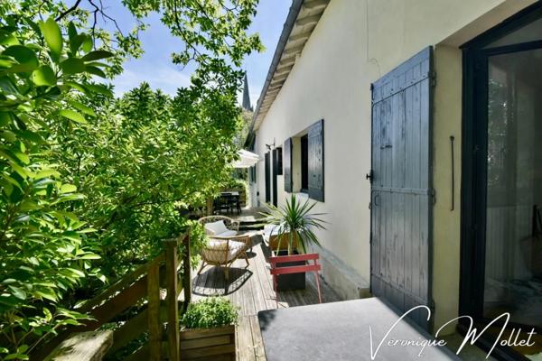 MAISON EN PIERRE INDÉPENDANTE AVEC PARCELLE DE 1000m2 EN PLEIN BOURG