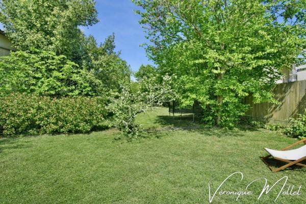 MAISON EN PIERRE INDÉPENDANTE AVEC PARCELLE DE 1000m2 EN PLEIN BOURG