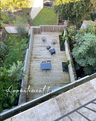 Immeuble Angouleme 6 pièce(s) 111 m2