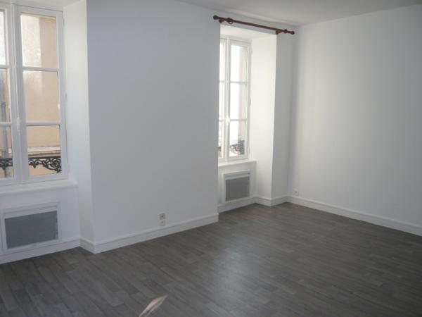 Laval centre, appt T3 au 2ème étage de 66 m²