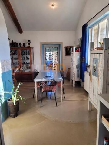 maison en pierre de 140m2 .. piscine. garage