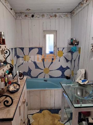 maison en pierre de 140m2 .. piscine. garage