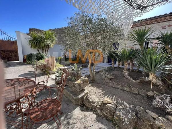 maison en pierre de 140m2 .. piscine. garage