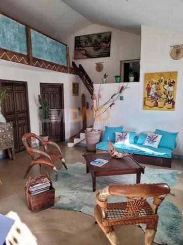 maison en pierre de 140m2 .. piscine. garage