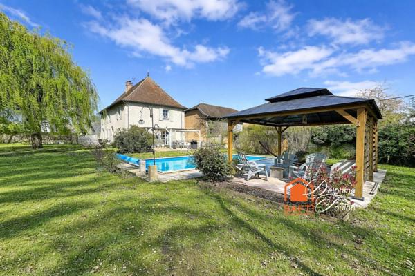 Maison d’habitation familiale avec dépendances et piscine