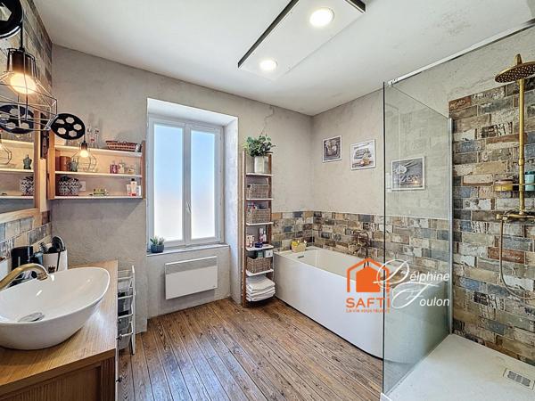 Maison d’habitation familiale avec dépendances et piscine