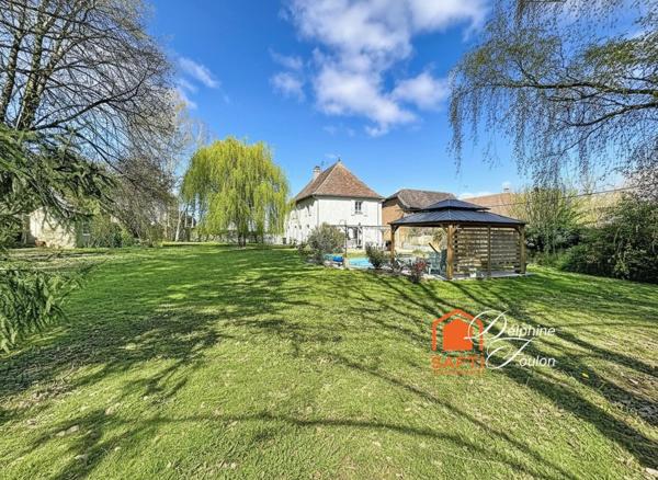 Maison d’habitation familiale avec dépendances et piscine