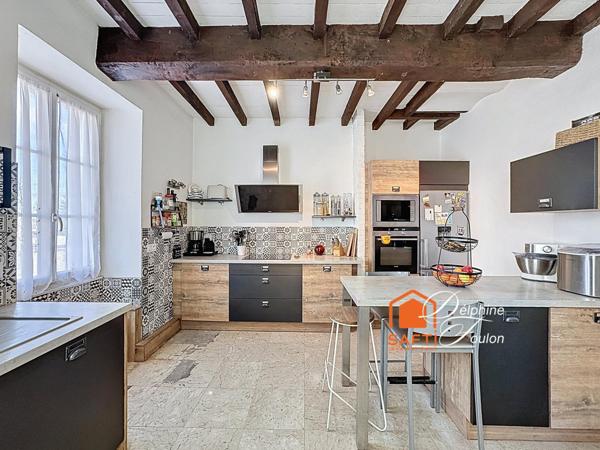 Maison d’habitation familiale avec dépendances et piscine