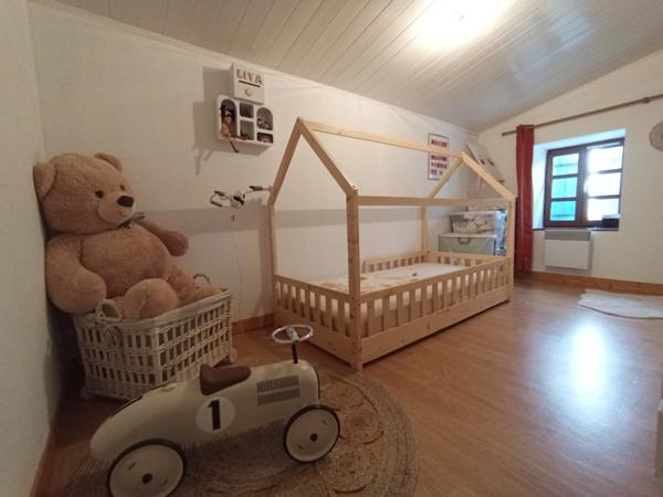 Ensemble de 2 Maisons louées à vendre 10 pièces AZAY LE BRULE (79)