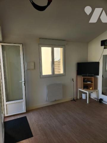 Ste-Luce-Sur-Loire, les 3 chênes, Maison de 2010 de 80 m² habitable sur 306 m² avec dépendances.