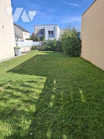 Ste-Luce-Sur-Loire, les 3 chênes, Maison de 2010 de 80 m² habitable sur 306 m² avec dépendances.