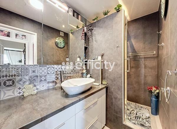 Appartement
         4 pièces
        - 76 m² Exclusivité 290 000 € *