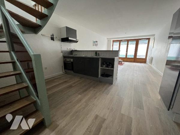 MAISON DE BOURG A VENDRE