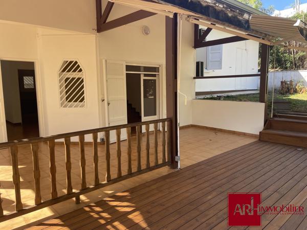 A LOUER BELLE MAISON F4 AVEC GRAND JARDIN MONTGAILLARD SAINT-DENIS