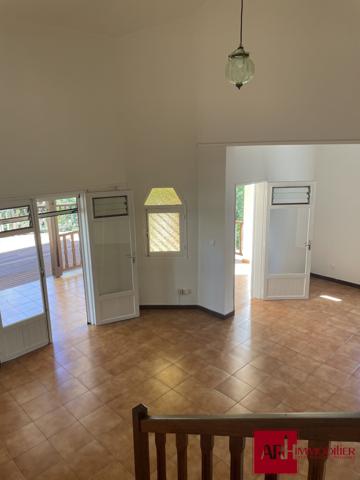A LOUER BELLE MAISON F4 AVEC GRAND JARDIN MONTGAILLARD SAINT-DENIS