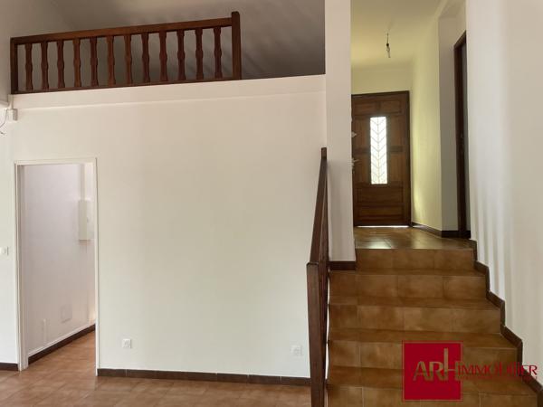 A LOUER BELLE MAISON F4 AVEC GRAND JARDIN MONTGAILLARD SAINT-DENIS