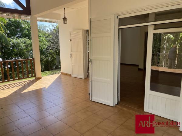 A LOUER BELLE MAISON F4 AVEC GRAND JARDIN MONTGAILLARD SAINT-DENIS