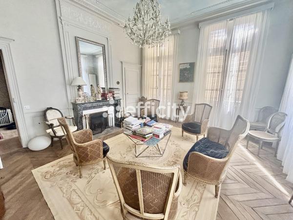 Appartement
         6 pièces
        - 190 m² Exclusivité 328 000 € *