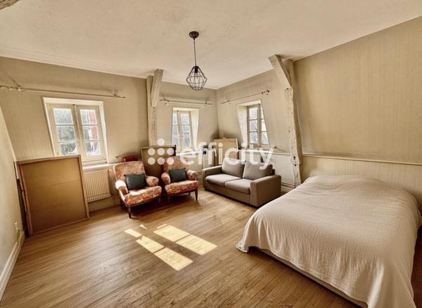 Appartement
         6 pièces
        - 190 m² Exclusivité 328 000 € *