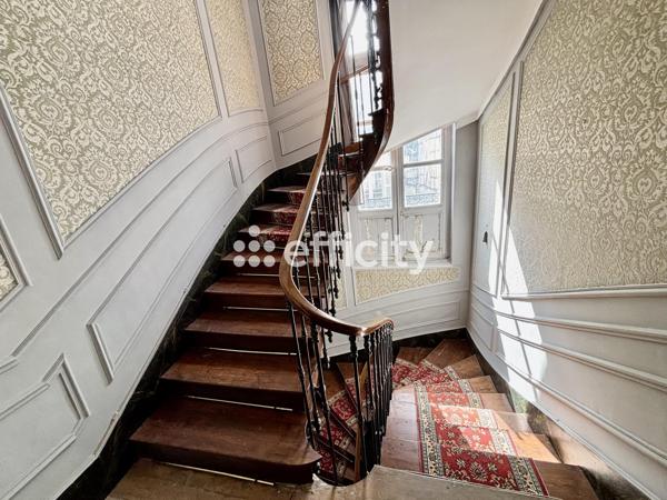 Appartement
         6 pièces
        - 190 m² Exclusivité 328 000 € *