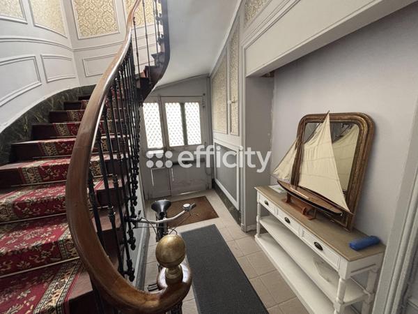 Appartement
         6 pièces
        - 190 m² Exclusivité 328 000 € *