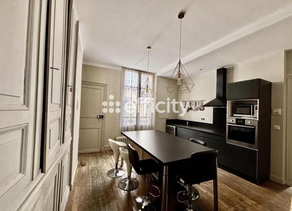 Appartement
         6 pièces
        - 190 m² Exclusivité 328 000 € *