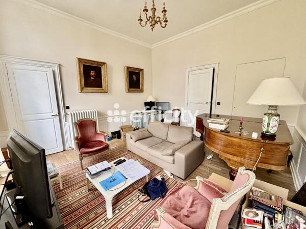 Appartement
         6 pièces
        - 190 m² Exclusivité 328 000 € *