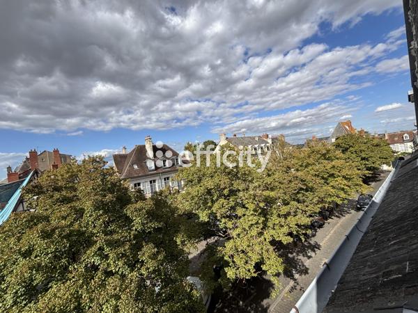 Appartement
         6 pièces
        - 190 m² Exclusivité 328 000 € *