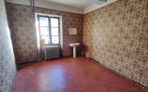 Maison à vendre    7 pièces •  Clamensane