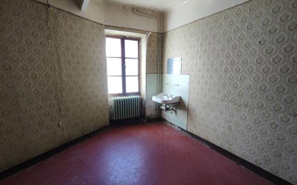 Maison à vendre    7 pièces •  Clamensane