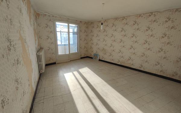 Maison à vendre    7 pièces •  Clamensane