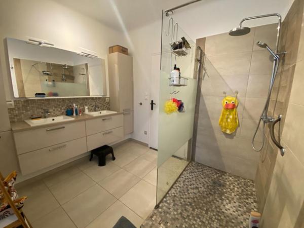 A vendre maison rénovée à Grans 150m2 avec un terrain de 5300m2