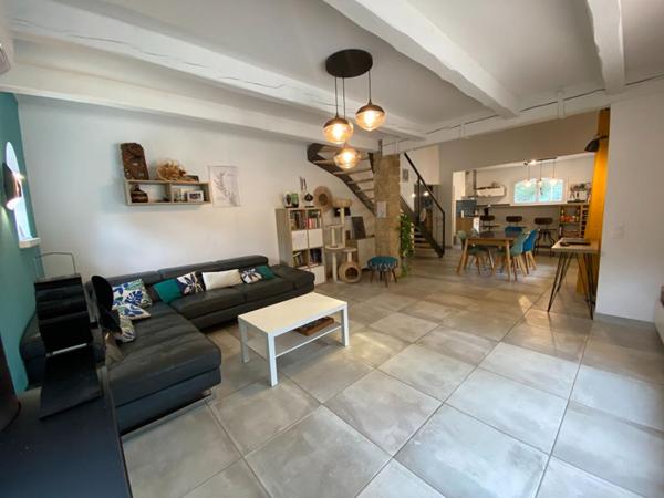 A vendre maison rénovée à Grans 150m2 avec un terrain de 5300m2