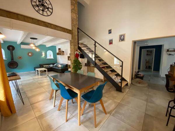 A vendre maison rénovée à Grans 150m2 avec un terrain de 5300m2