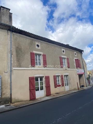 Au cœur du village de Marthon, Bâtiment en pierres, ancien commerce, bar pizza, avec logement au dessus