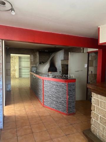 Au cœur du village de Marthon, Bâtiment en pierres, ancien commerce, bar pizza, avec logement au dessus