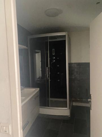 Au cœur du village de Marthon, Bâtiment en pierres, ancien commerce, bar pizza, avec logement au dessus