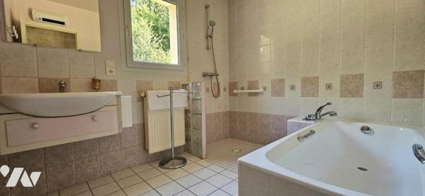 Maison 4 chambres – Vie de plain-pied – Garage et jardin – Quimper