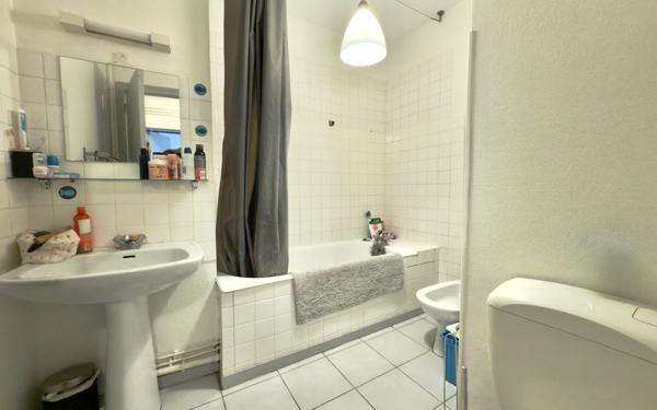 Appartement à vendre    1 pièce • 27 m2 Poitiers