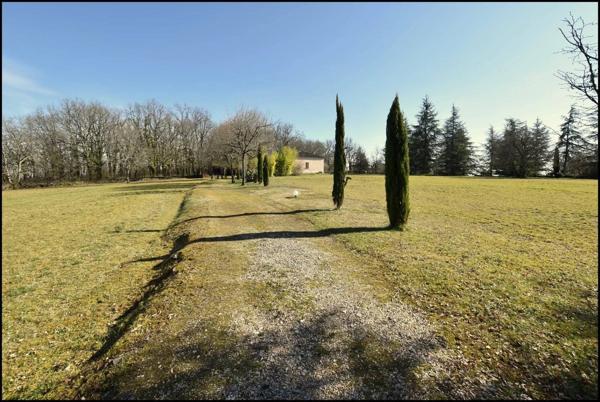 Vente en viager occupé, à Bellefont-la-Rauze (46090)156 m² habitables, maison en pierre avec dépendances, terrain de 1,25 hectare