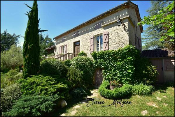 Vente en viager occupé, à Bellefont-la-Rauze (46090)156 m² habitables, maison en pierre avec dépendances, terrain de 1,25 hectare